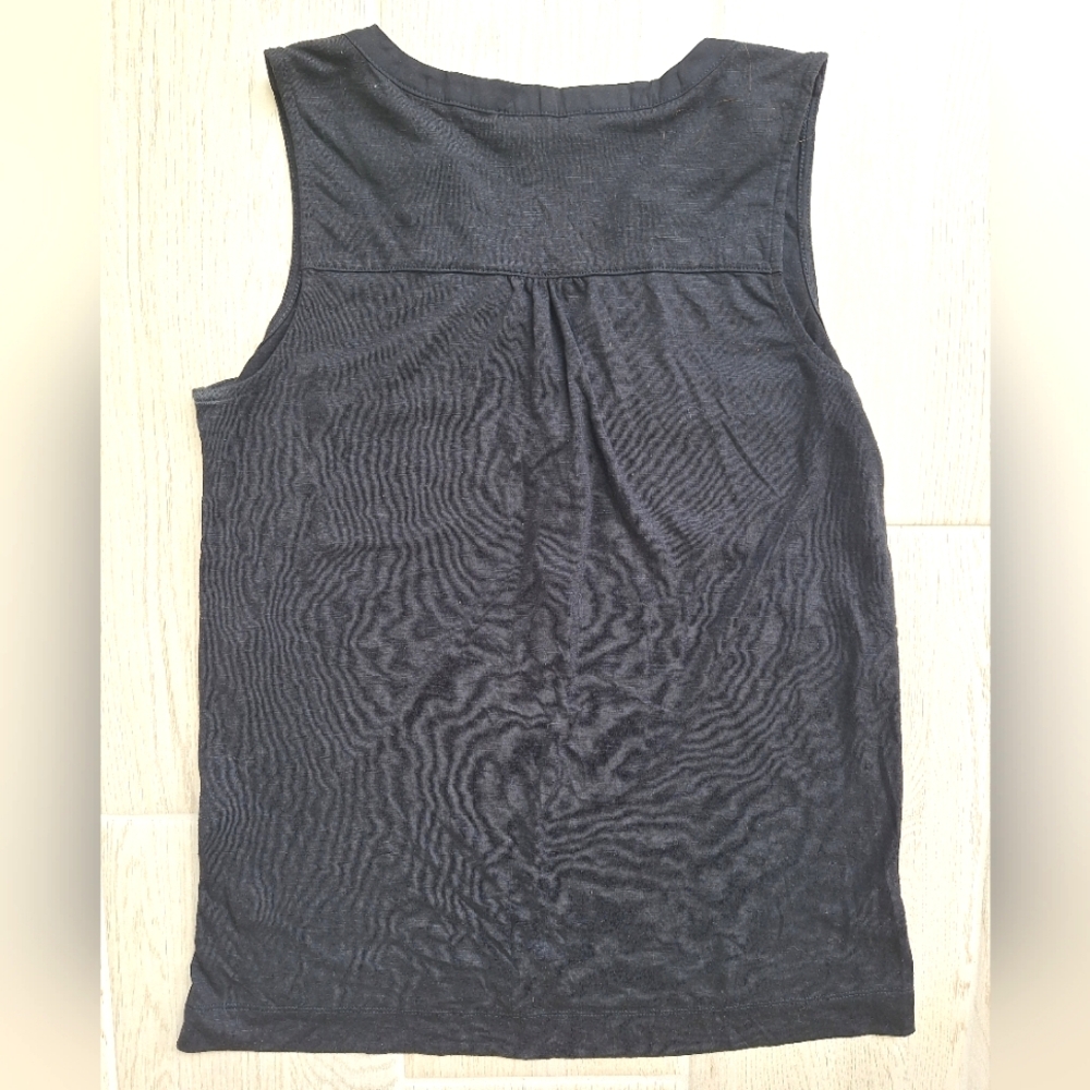 White House Black Market Black sleeveless V-neck button front shirt - size small - Picture 7 of 9